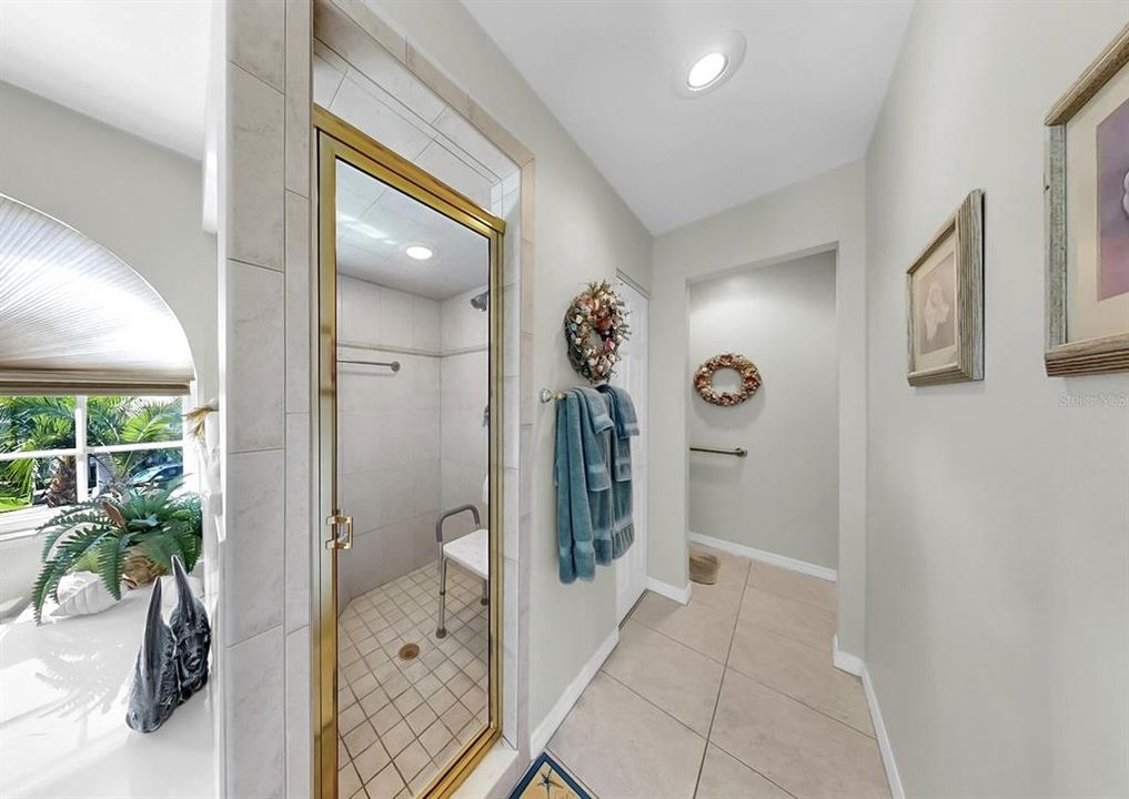 合同活跃: $1,000,000 (3 贝兹, 2 浴室, 3850 平方英尺)