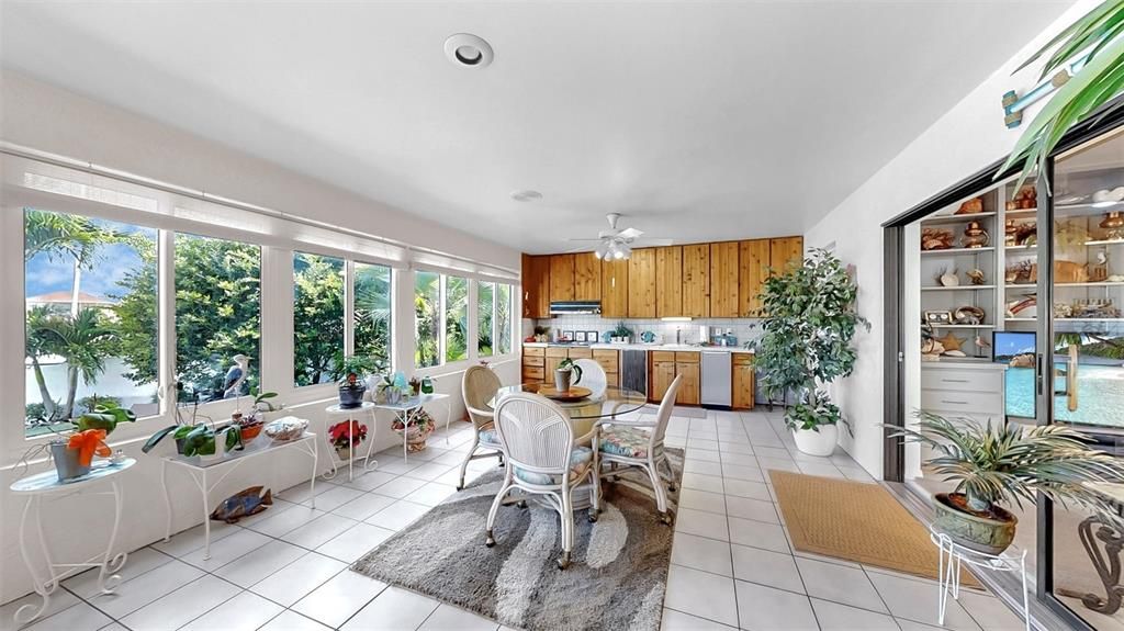 合同活跃: $1,000,000 (3 贝兹, 2 浴室, 3850 平方英尺)