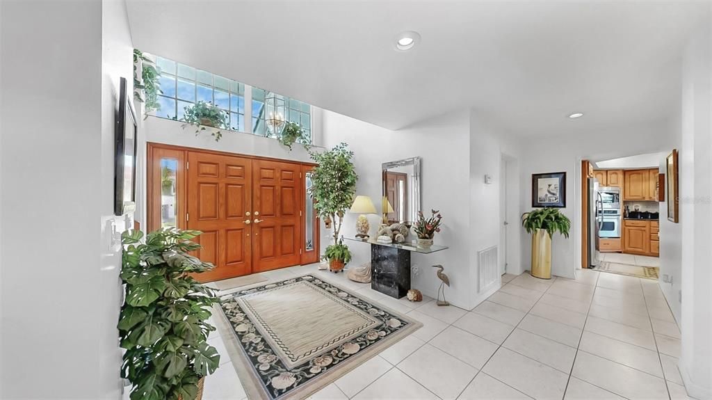 合同活跃: $1,000,000 (3 贝兹, 2 浴室, 3850 平方英尺)