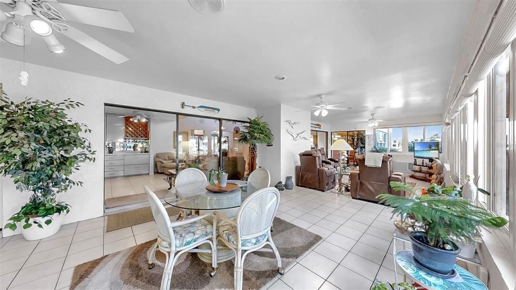 合同活跃: $1,000,000 (3 贝兹, 2 浴室, 3850 平方英尺)