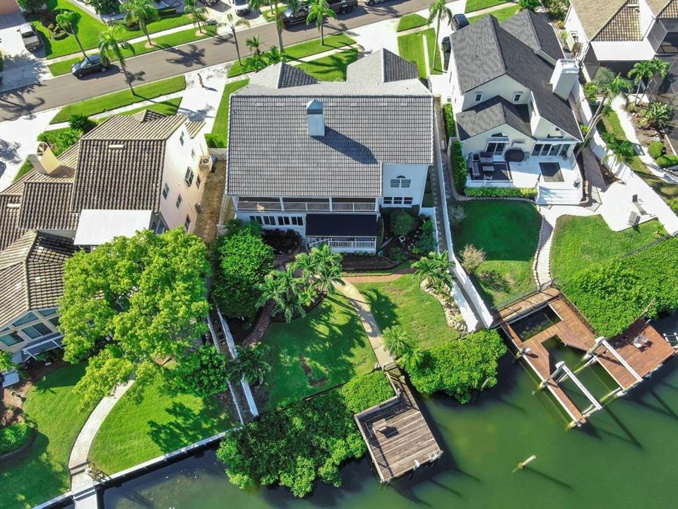 合同活跃: $1,000,000 (3 贝兹, 2 浴室, 3850 平方英尺)