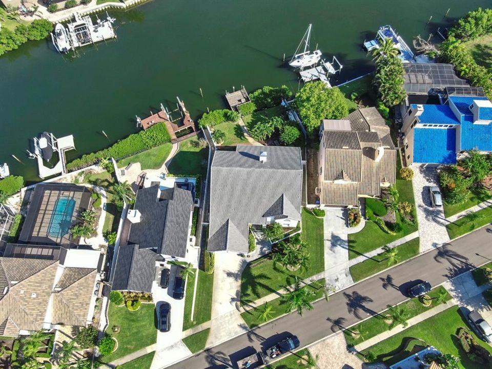 合同活跃: $1,000,000 (3 贝兹, 2 浴室, 3850 平方英尺)