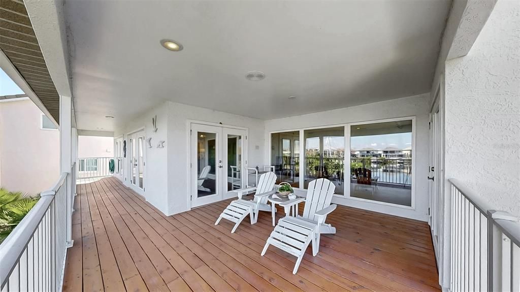 合同活跃: $1,000,000 (3 贝兹, 2 浴室, 3850 平方英尺)