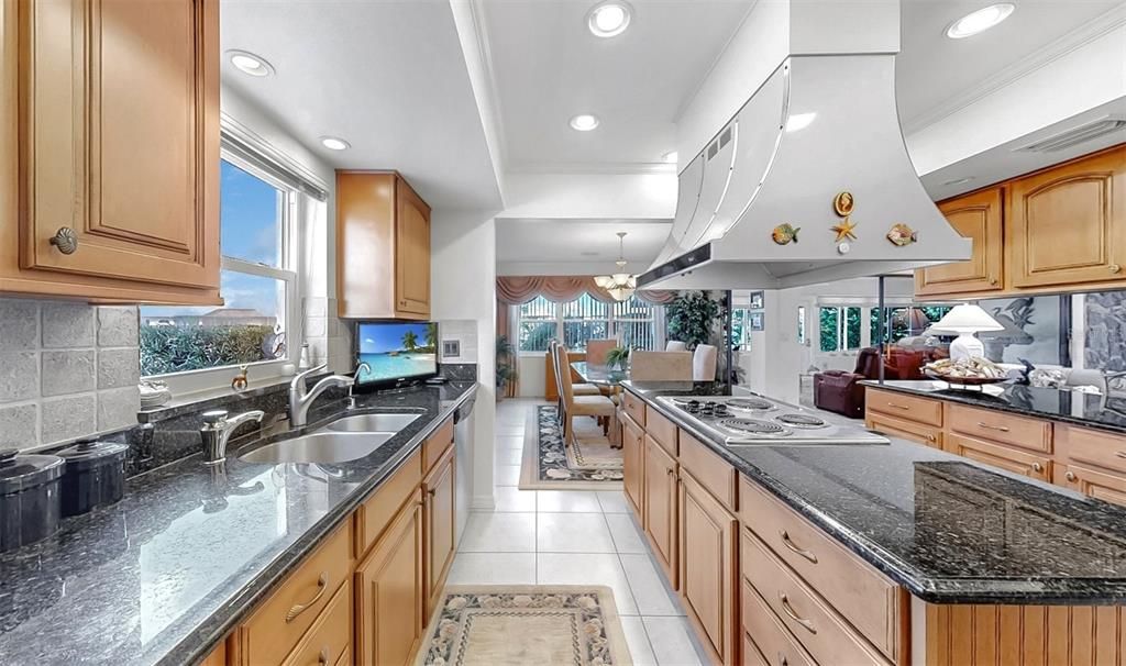 合同活跃: $1,000,000 (3 贝兹, 2 浴室, 3850 平方英尺)