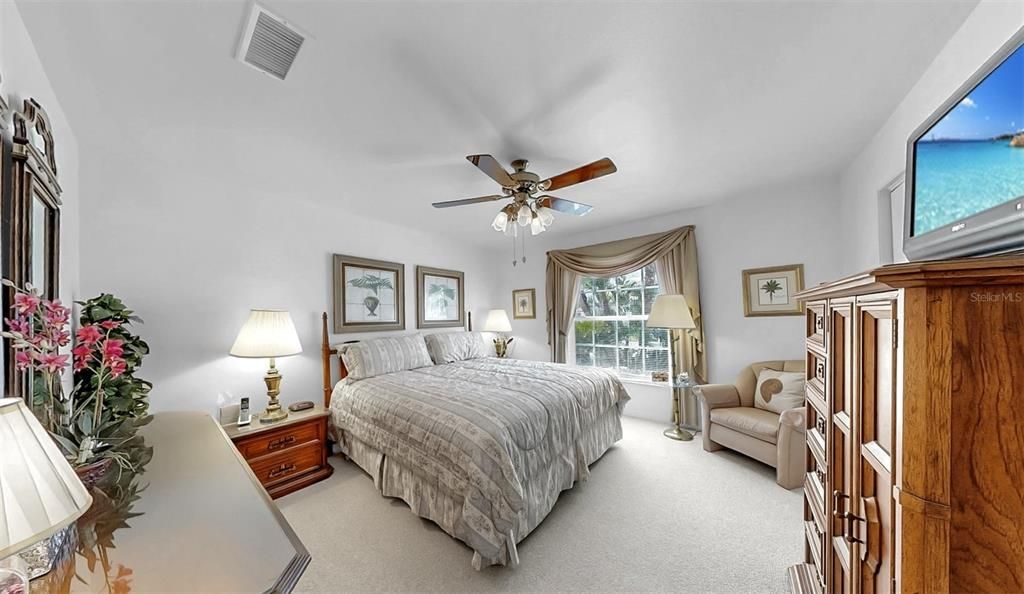 合同活跃: $1,000,000 (3 贝兹, 2 浴室, 3850 平方英尺)