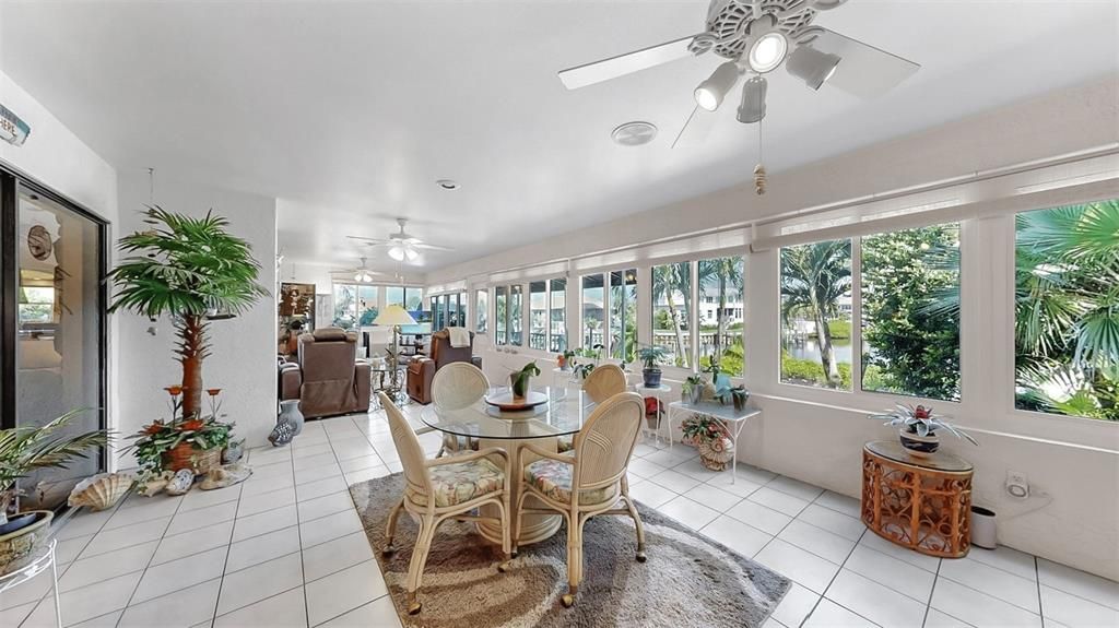 合同活跃: $1,000,000 (3 贝兹, 2 浴室, 3850 平方英尺)