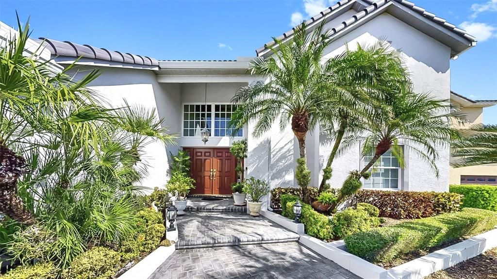 合同活跃: $1,000,000 (3 贝兹, 2 浴室, 3850 平方英尺)