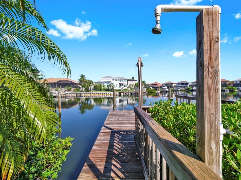 合同活跃: $1,000,000 (3 贝兹, 2 浴室, 3850 平方英尺)