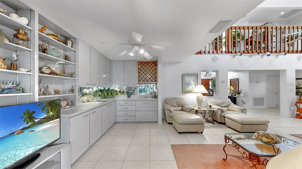 合同活跃: $1,000,000 (3 贝兹, 2 浴室, 3850 平方英尺)