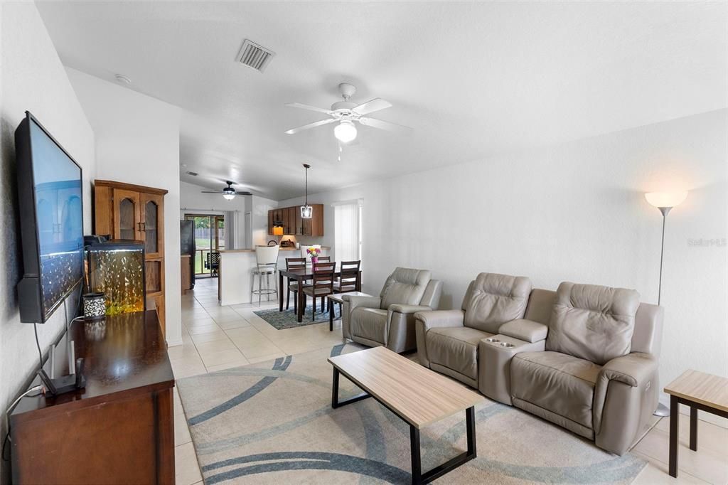 Active With Contract: $284,900 (3 beds, 2 baths, 1255 Square Feet)