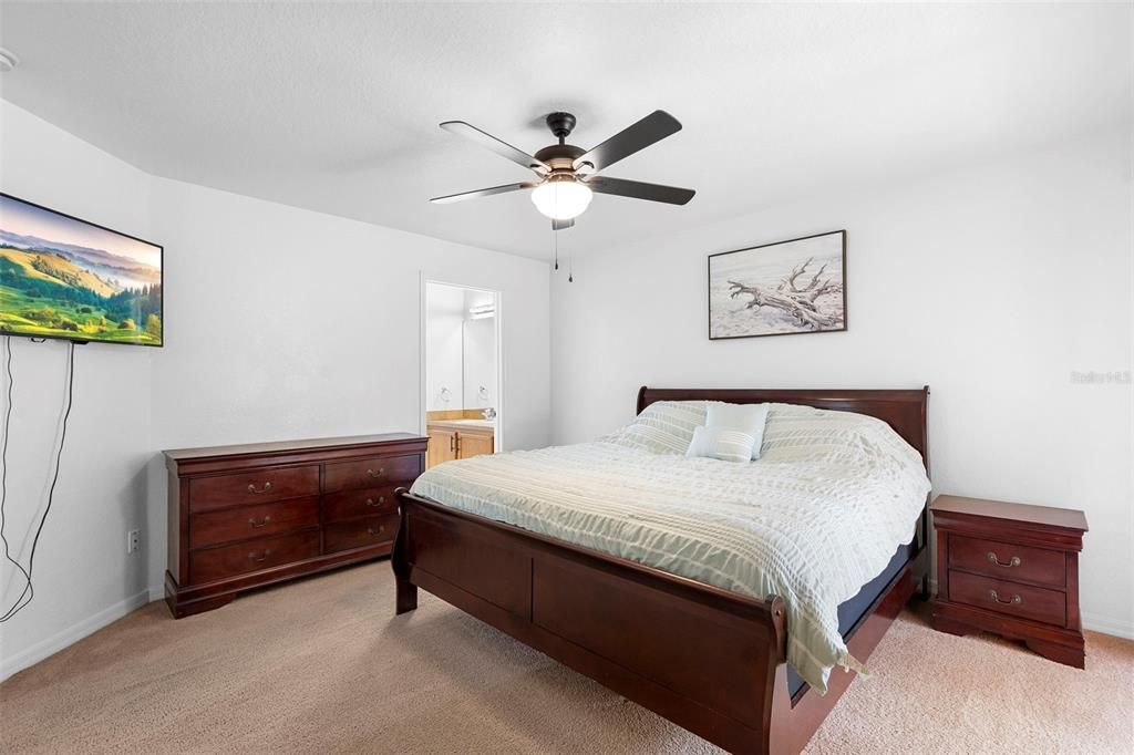 Active With Contract: $284,900 (3 beds, 2 baths, 1255 Square Feet)