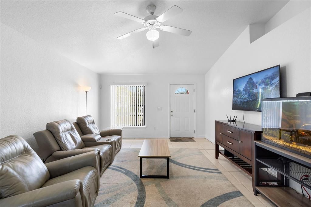 Active With Contract: $284,900 (3 beds, 2 baths, 1255 Square Feet)