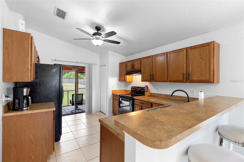 Active With Contract: $284,900 (3 beds, 2 baths, 1255 Square Feet)