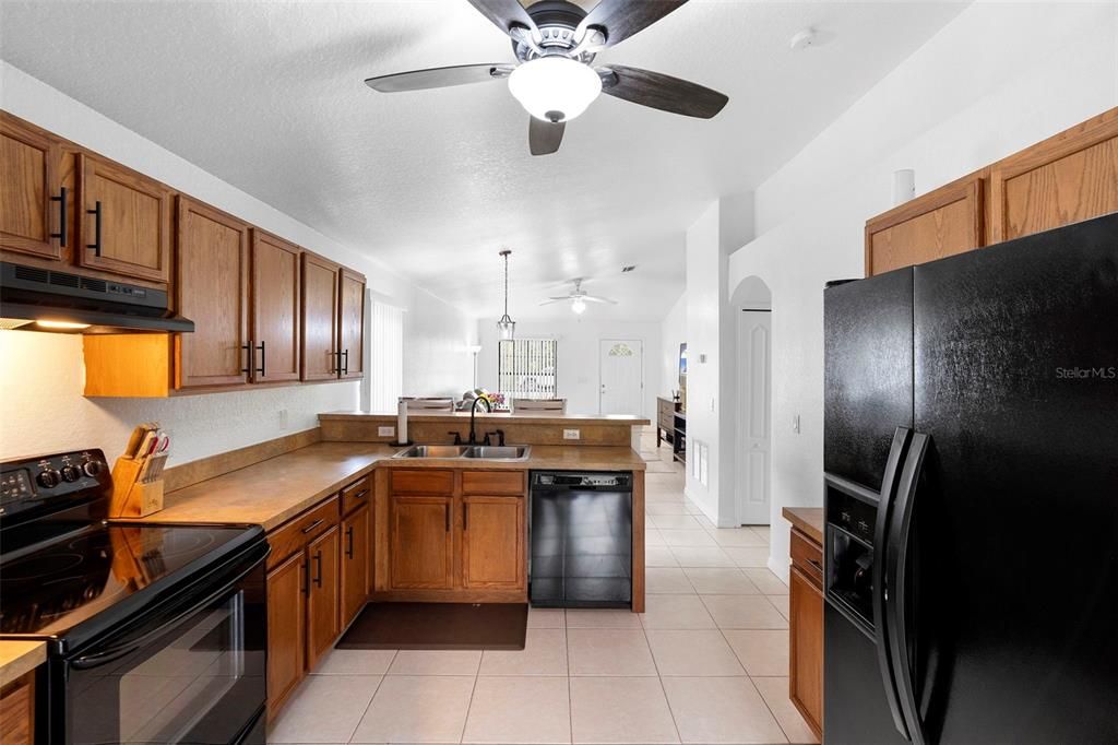 Active With Contract: $284,900 (3 beds, 2 baths, 1255 Square Feet)