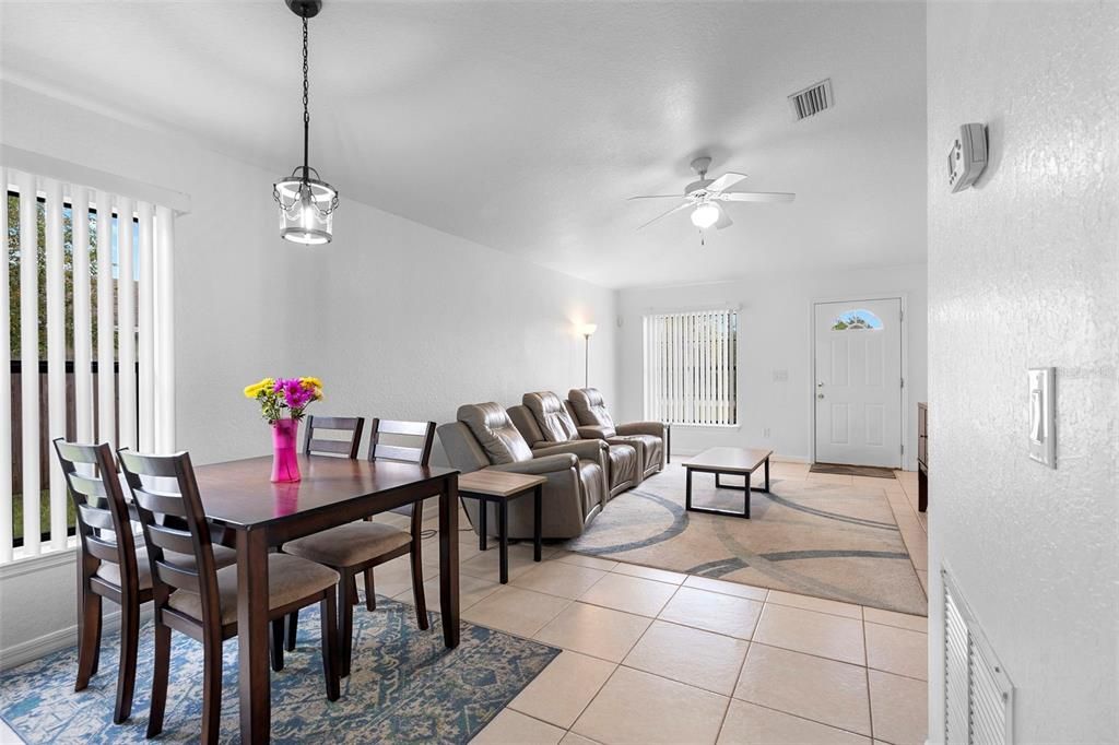 Active With Contract: $284,900 (3 beds, 2 baths, 1255 Square Feet)