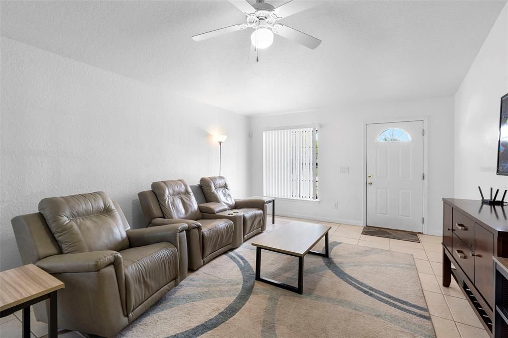 Active With Contract: $284,900 (3 beds, 2 baths, 1255 Square Feet)