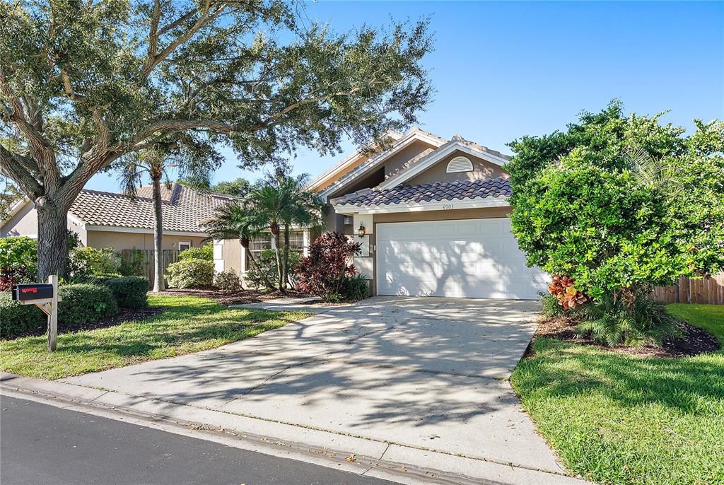 Active With Contract: $638,000 (3 beds, 2 baths, 1699 Square Feet)