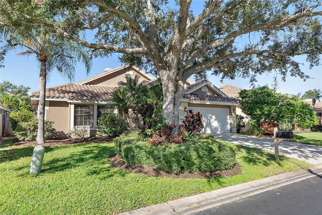 Active With Contract: $638,000 (3 beds, 2 baths, 1699 Square Feet)