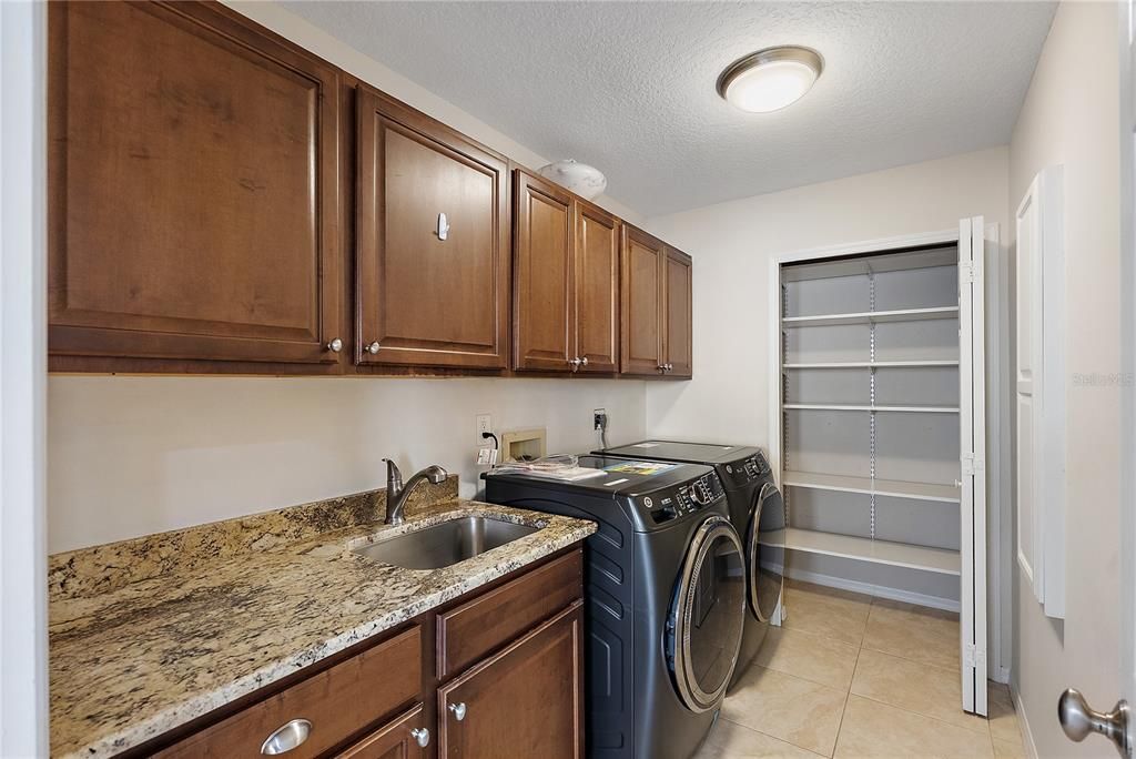 Active With Contract: $638,000 (3 beds, 2 baths, 1699 Square Feet)