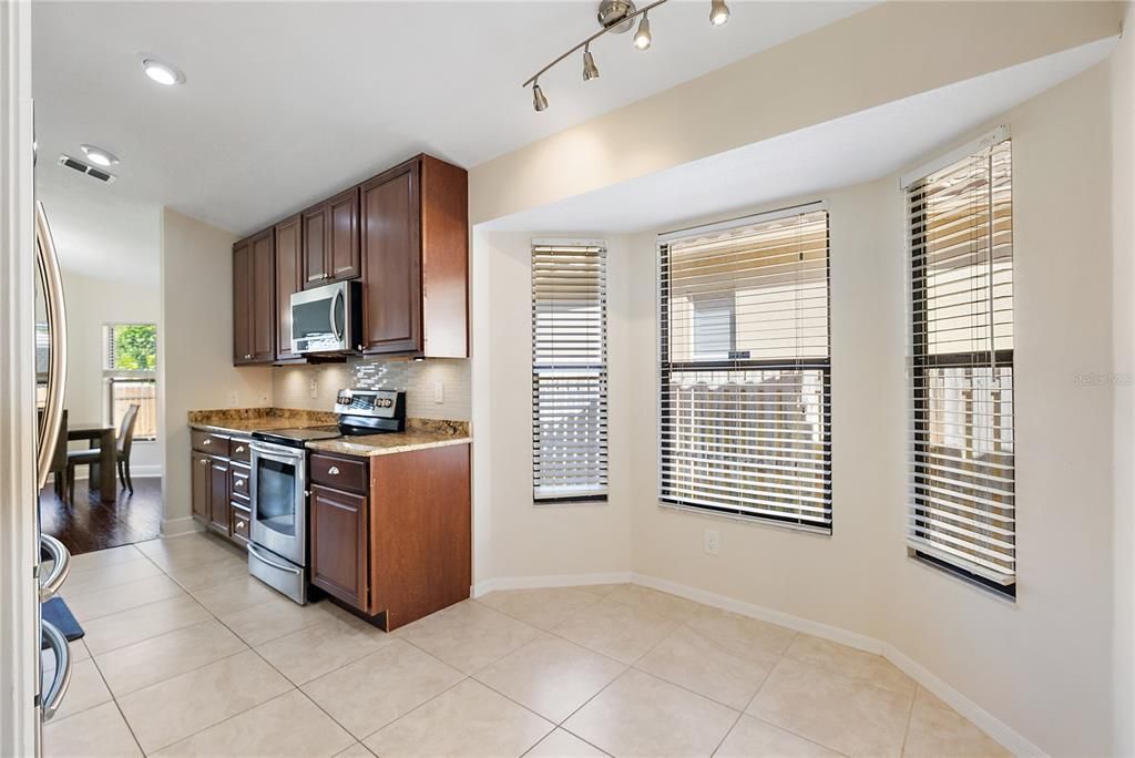 Active With Contract: $638,000 (3 beds, 2 baths, 1699 Square Feet)