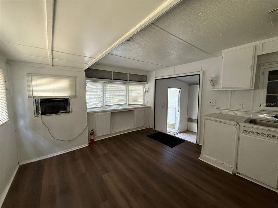 待售: $36,000 (2 贝兹, 1 浴室, 328 平方英尺)