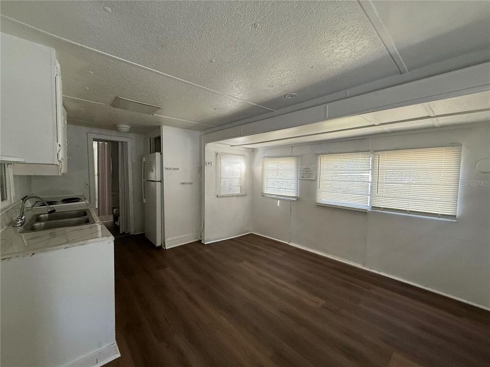 待售: $36,000 (2 贝兹, 1 浴室, 328 平方英尺)