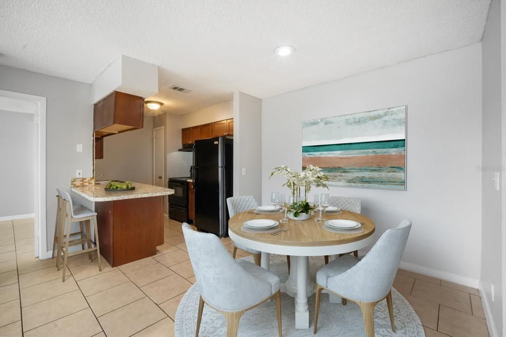 На продажу: $149,900 (2 спален, 2 ванн, 918 Квадратных фут)