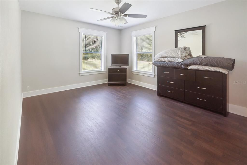 待售: $495,000 (4 贝兹, 2 浴室, 2028 平方英尺)