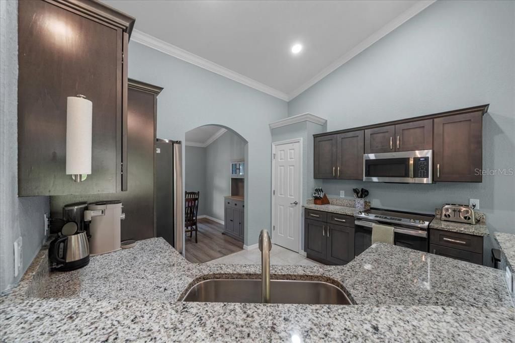 待售: $328,000 (4 贝兹, 2 浴室, 1848 平方英尺)