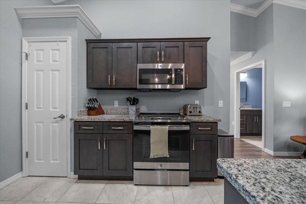 待售: $328,000 (4 贝兹, 2 浴室, 1848 平方英尺)