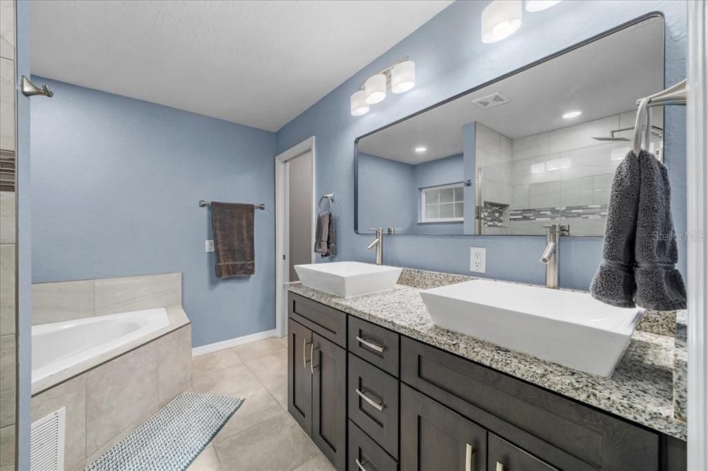 待售: $328,000 (4 贝兹, 2 浴室, 1848 平方英尺)