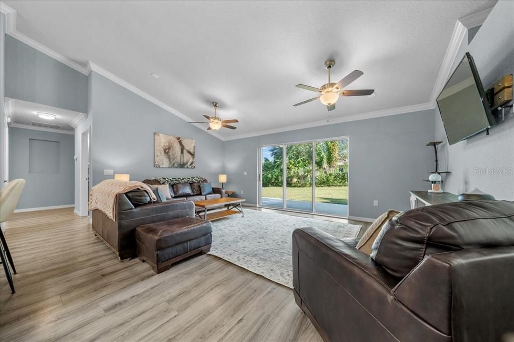 待售: $328,000 (4 贝兹, 2 浴室, 1848 平方英尺)