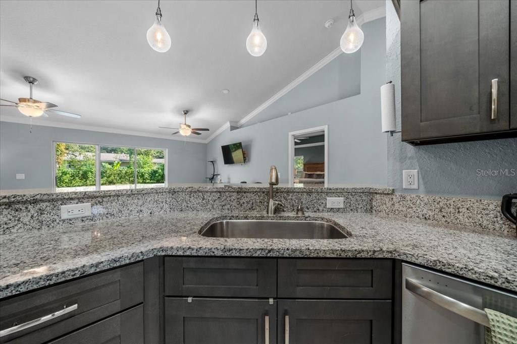 待售: $328,000 (4 贝兹, 2 浴室, 1848 平方英尺)