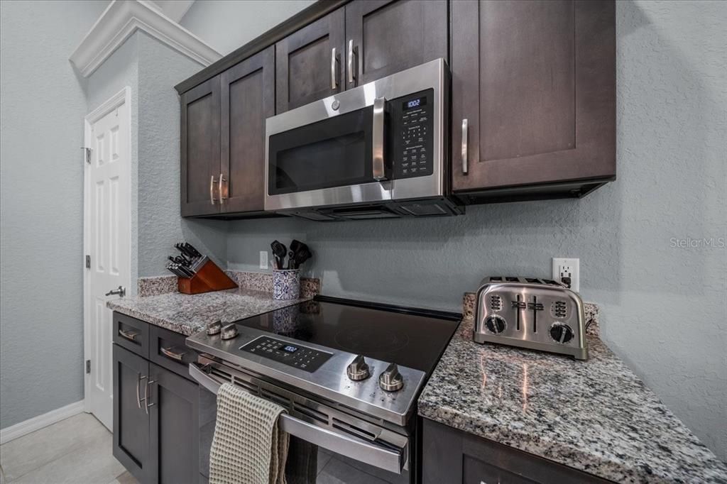 待售: $328,000 (4 贝兹, 2 浴室, 1848 平方英尺)