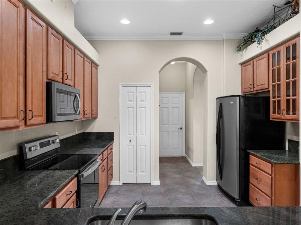 合同活跃: $374,999 (3 贝兹, 2 浴室, 1977 平方英尺)