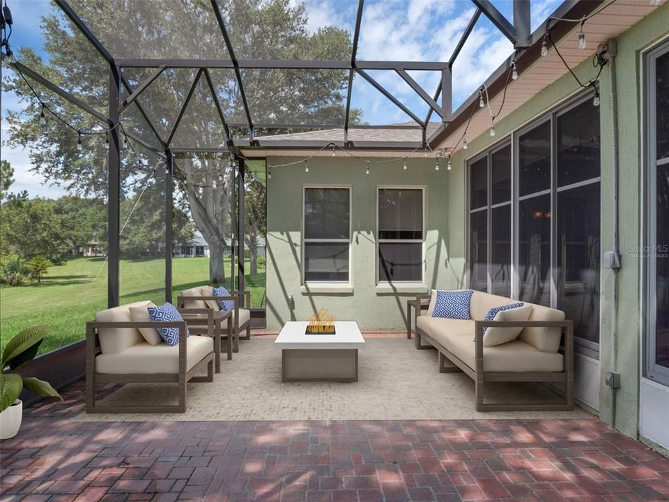 合同活跃: $374,999 (3 贝兹, 2 浴室, 1977 平方英尺)