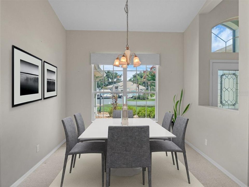 合同活跃: $374,999 (3 贝兹, 2 浴室, 1977 平方英尺)