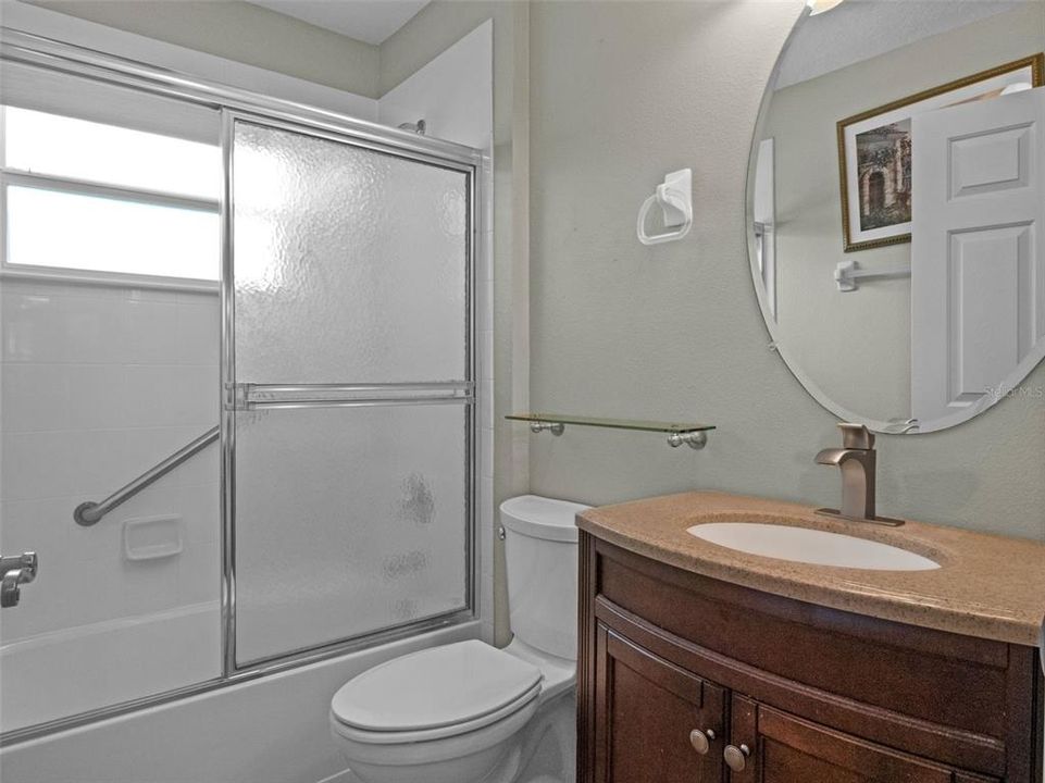 合同活跃: $374,999 (3 贝兹, 2 浴室, 1977 平方英尺)