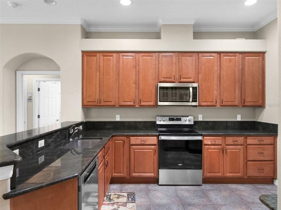 合同活跃: $374,999 (3 贝兹, 2 浴室, 1977 平方英尺)