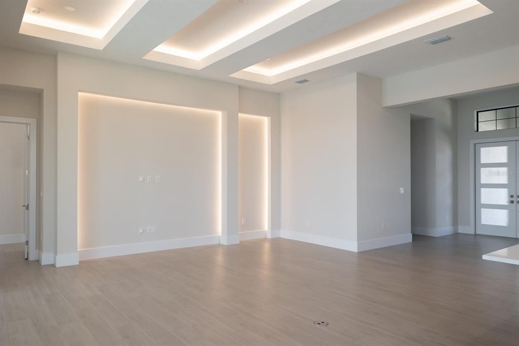 Activo con contrato: $1,690,800 (3 camas, 2 baños, 2431 Pies cuadrados)