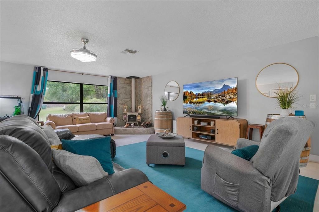 For Sale: $520,000 (3 beds, 2 baths, 1920 Square Feet)