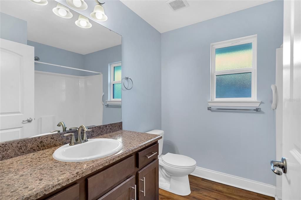 Activo con contrato: $369,000 (4 camas, 2 baños, 2166 Pies cuadrados)