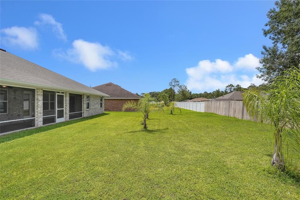 Activo con contrato: $369,000 (4 camas, 2 baños, 2166 Pies cuadrados)