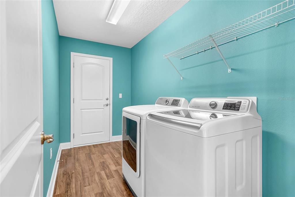 Activo con contrato: $369,000 (4 camas, 2 baños, 2166 Pies cuadrados)