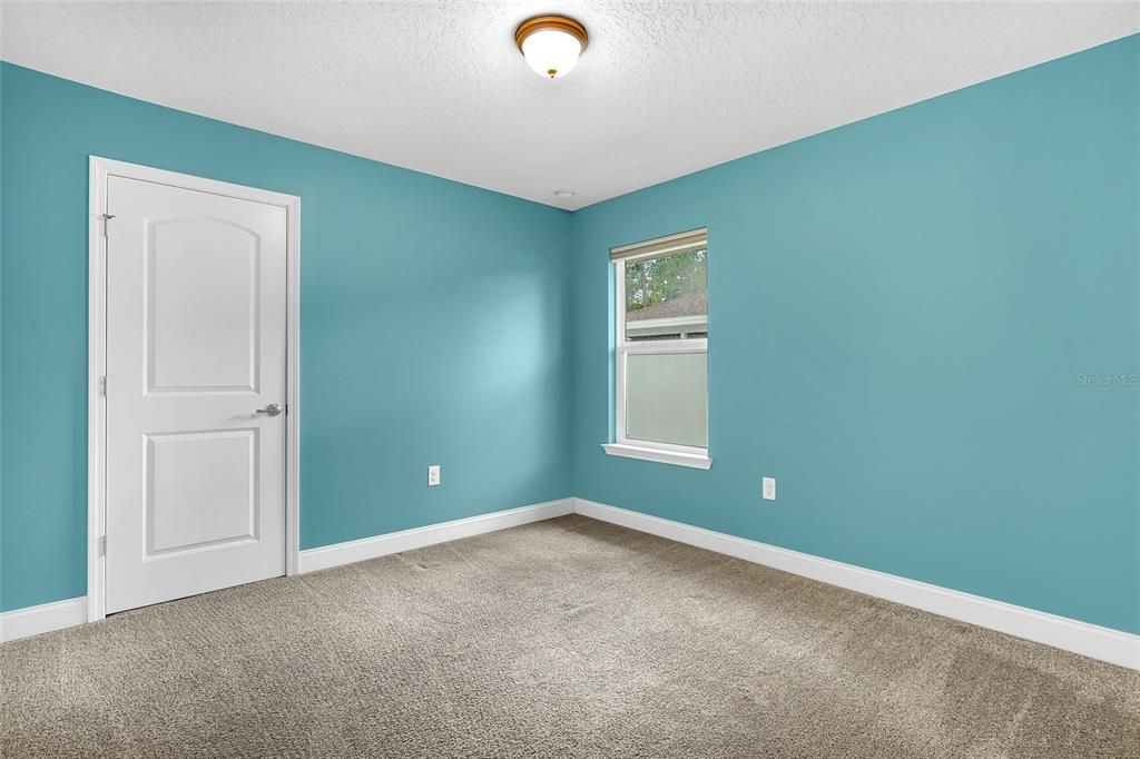 Activo con contrato: $369,000 (4 camas, 2 baños, 2166 Pies cuadrados)