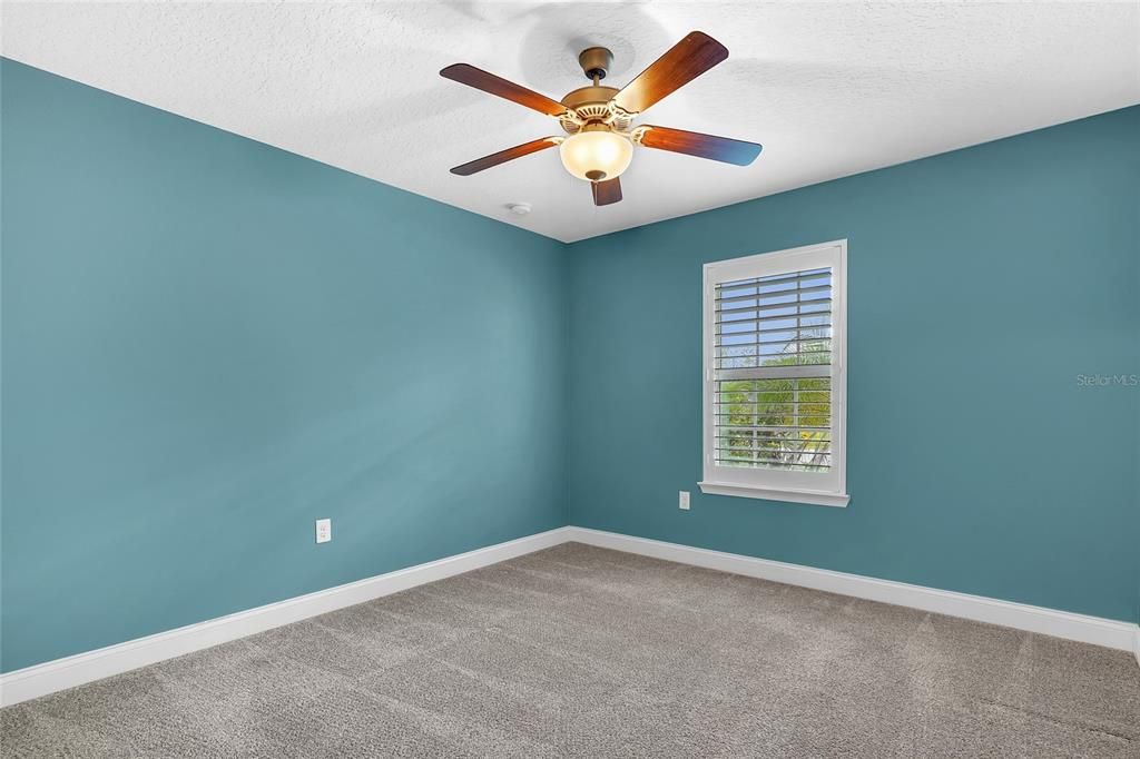 Activo con contrato: $369,000 (4 camas, 2 baños, 2166 Pies cuadrados)