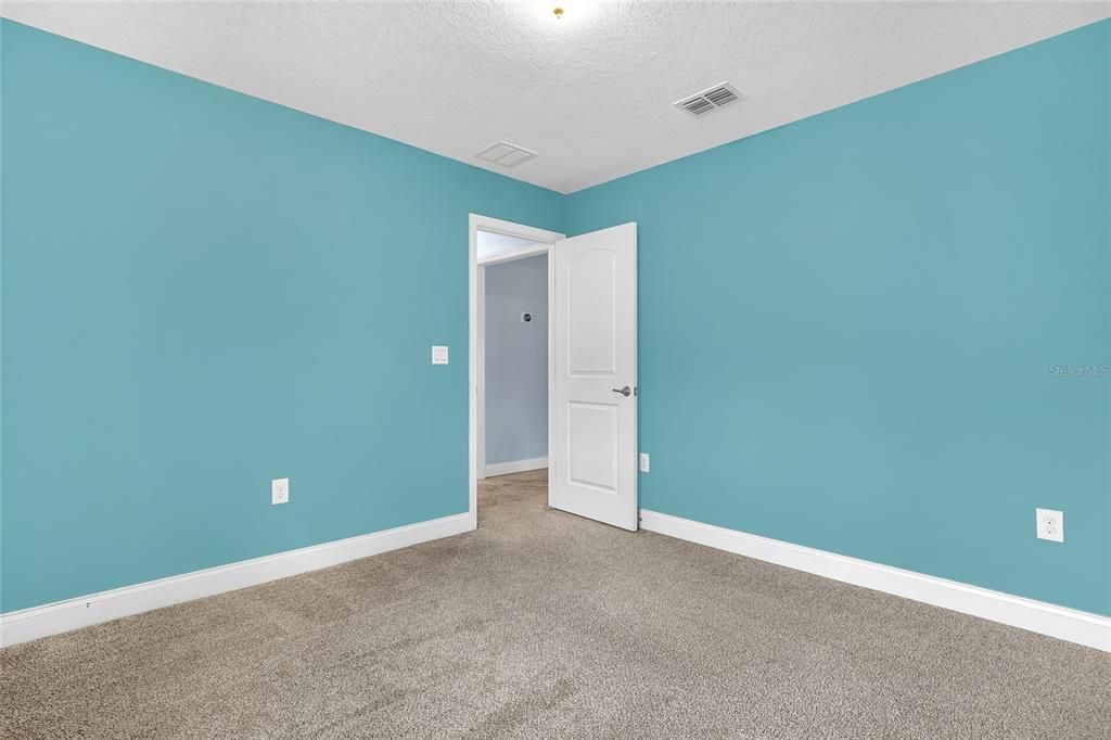 Activo con contrato: $369,000 (4 camas, 2 baños, 2166 Pies cuadrados)