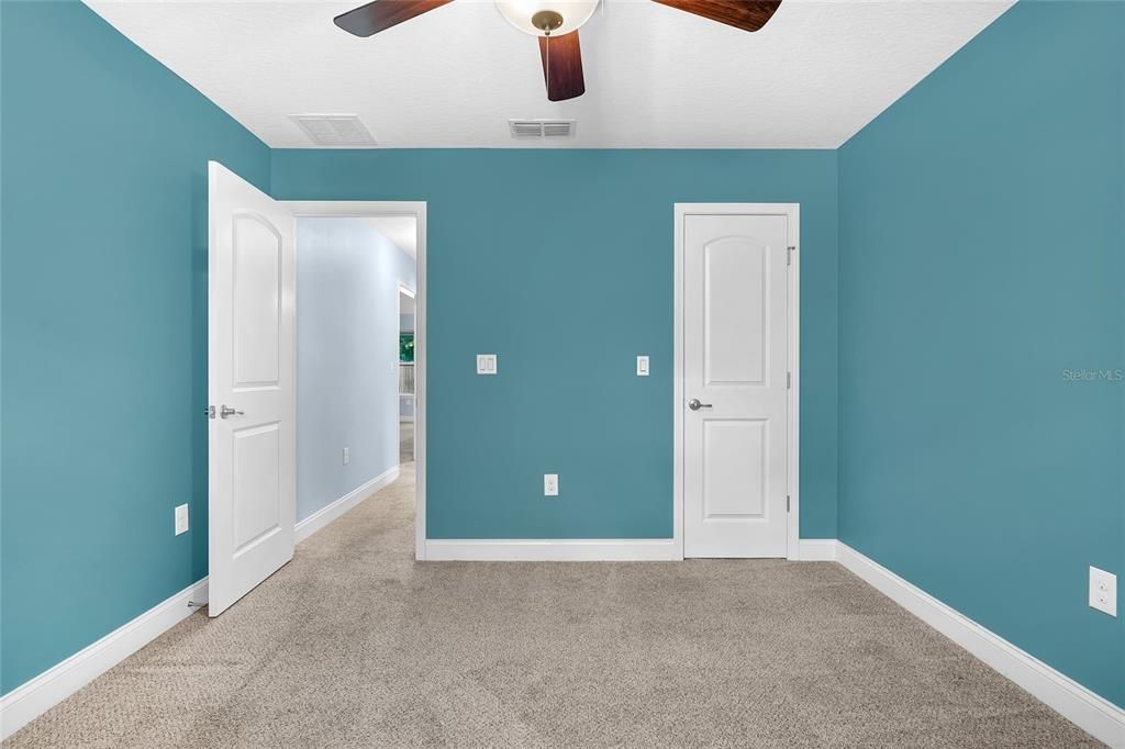 Activo con contrato: $369,000 (4 camas, 2 baños, 2166 Pies cuadrados)