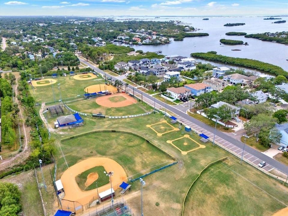 待售: $425,000 (0.22 acres)