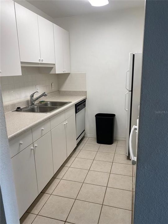 На продажу: $79,900 (1 спален, 1 ванн, 608 Квадратных фут)